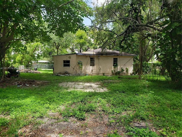 exterior space featuring a yard