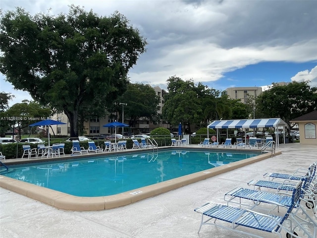 view of swimming pool