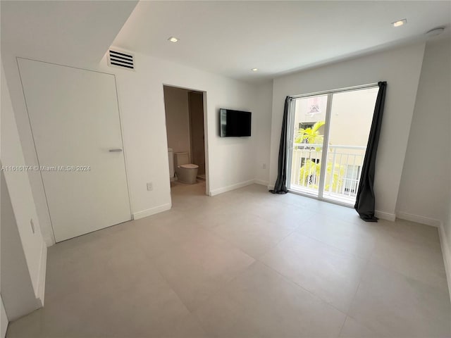 unfurnished room featuring light tile patterned floors