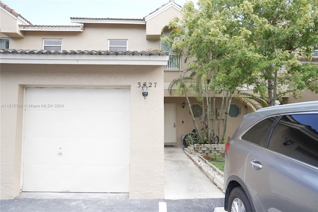 view of front of house featuring a garage