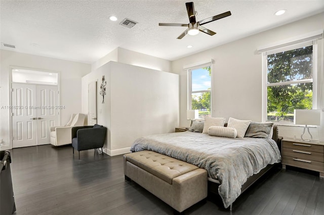 bedroom with ceiling fan, dark wood-type flooring, a textured ceiling, and a closet