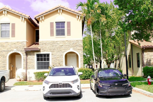 view of mediterranean / spanish-style house