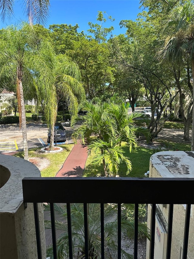 view of yard featuring a balcony