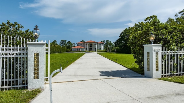 view of gate featuring a lawn