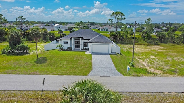 view of front facade with a garage and a front yard