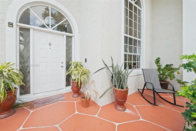 entrance to property featuring stucco siding