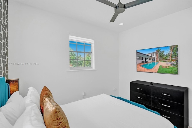 bedroom with ceiling fan