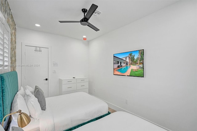 bedroom featuring ceiling fan