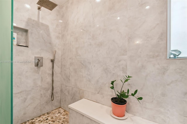 bathroom featuring tiled shower