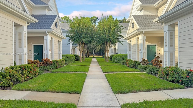 view of home's community featuring a yard