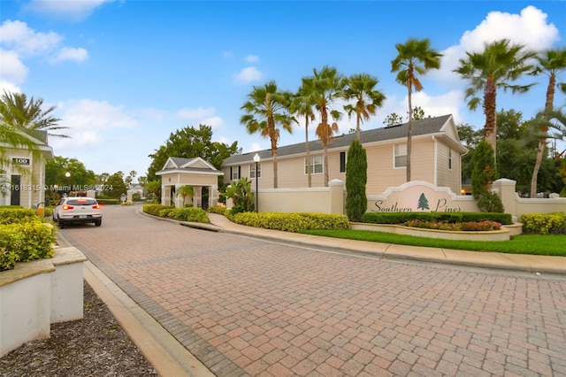 200 Southern Pecan Cir Unit 105, Winter Garden, FL 34787 - view of front facade