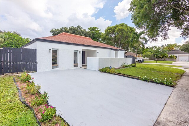 view of front of house with a garage and a front lawn