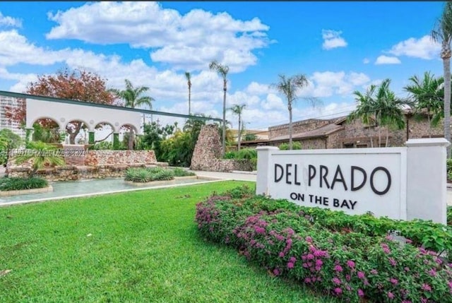 community / neighborhood sign featuring a lawn