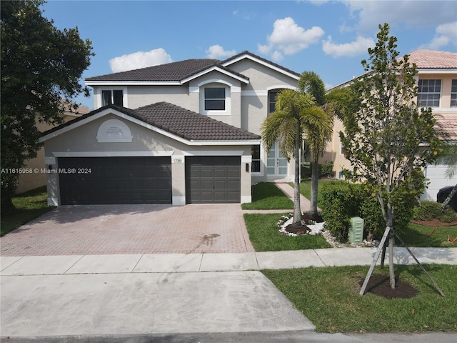 view of front facade featuring a garage and a front lawn