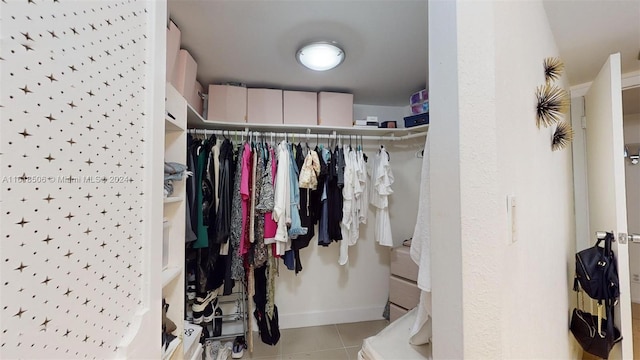 spacious closet with light tile patterned flooring