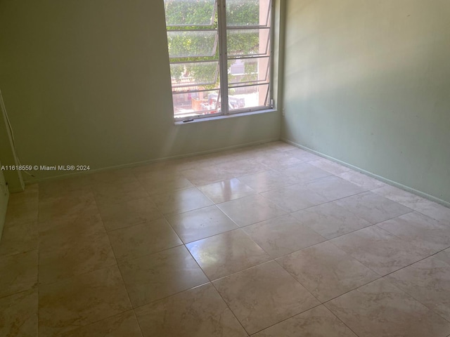 unfurnished room featuring light tile patterned flooring