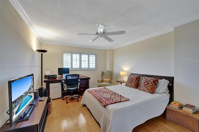 bedroom with crown molding, a textured ceiling, light hardwood / wood-style flooring, and ceiling fan