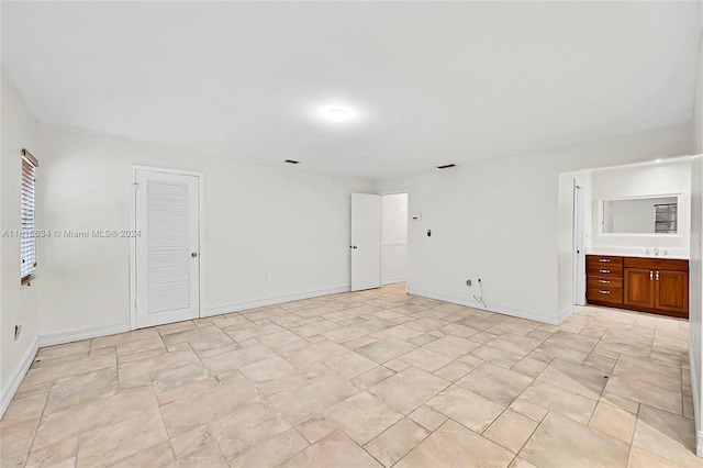 unfurnished room featuring sink