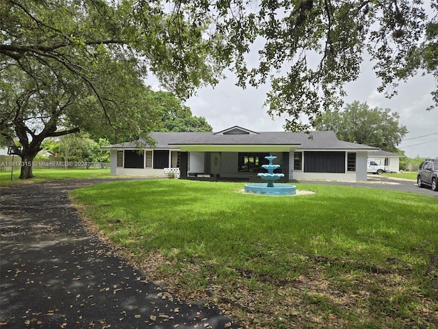 back of house featuring a lawn