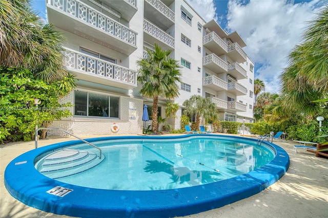 view of swimming pool