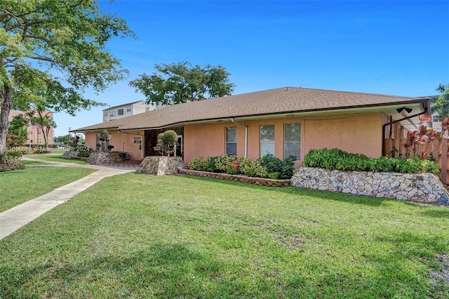 ranch-style house featuring a front yard