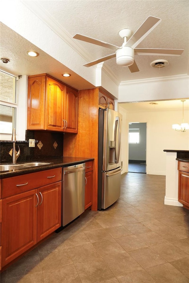 kitchen featuring sink, ceiling fan, stainless steel appliances, crown molding, and a textured ceiling