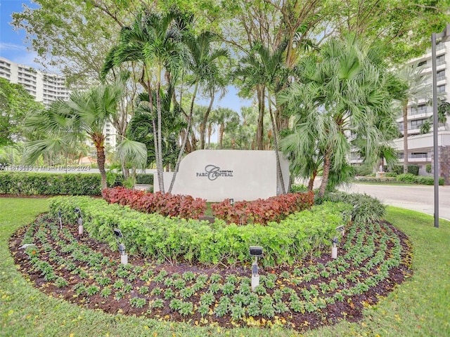 view of community / neighborhood sign