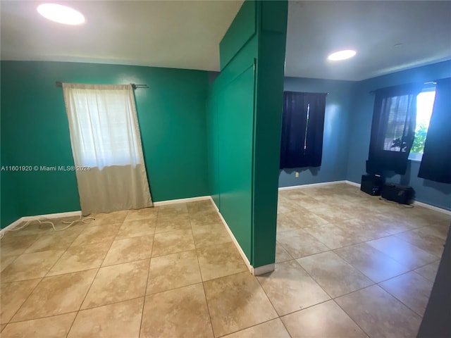 unfurnished room featuring light tile patterned flooring