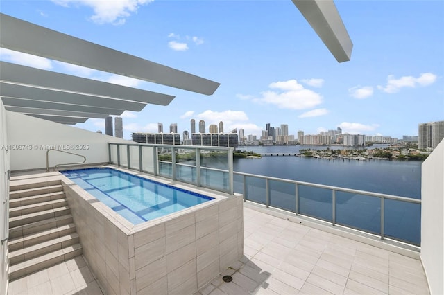 view of pool featuring a water view, a jacuzzi, and a view of city