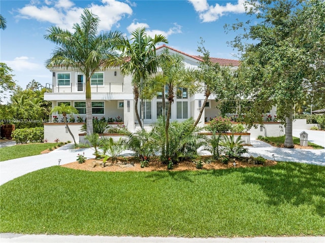 view of front of property with a front yard