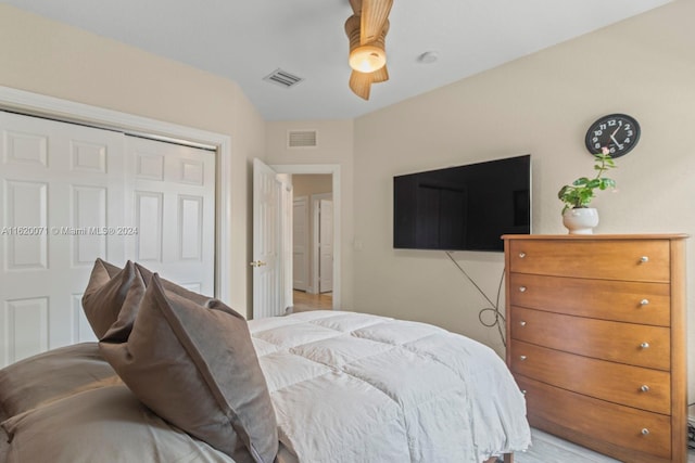 bedroom with light hardwood / wood-style flooring, a closet, and ceiling fan