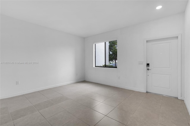 unfurnished room featuring light tile patterned floors