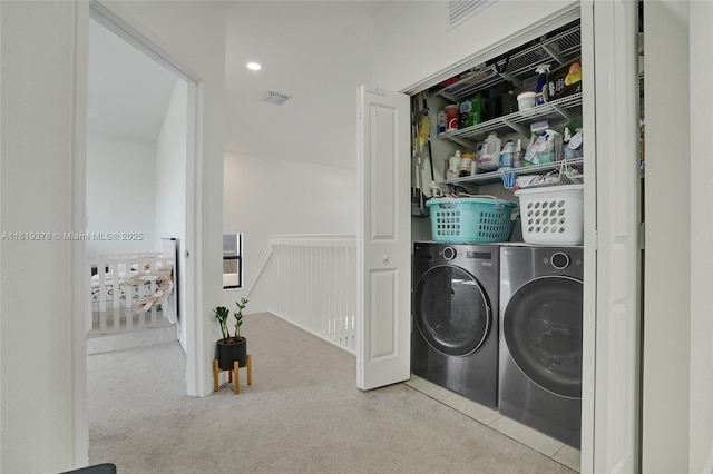 washroom with carpet, a wainscoted wall, visible vents, laundry area, and independent washer and dryer