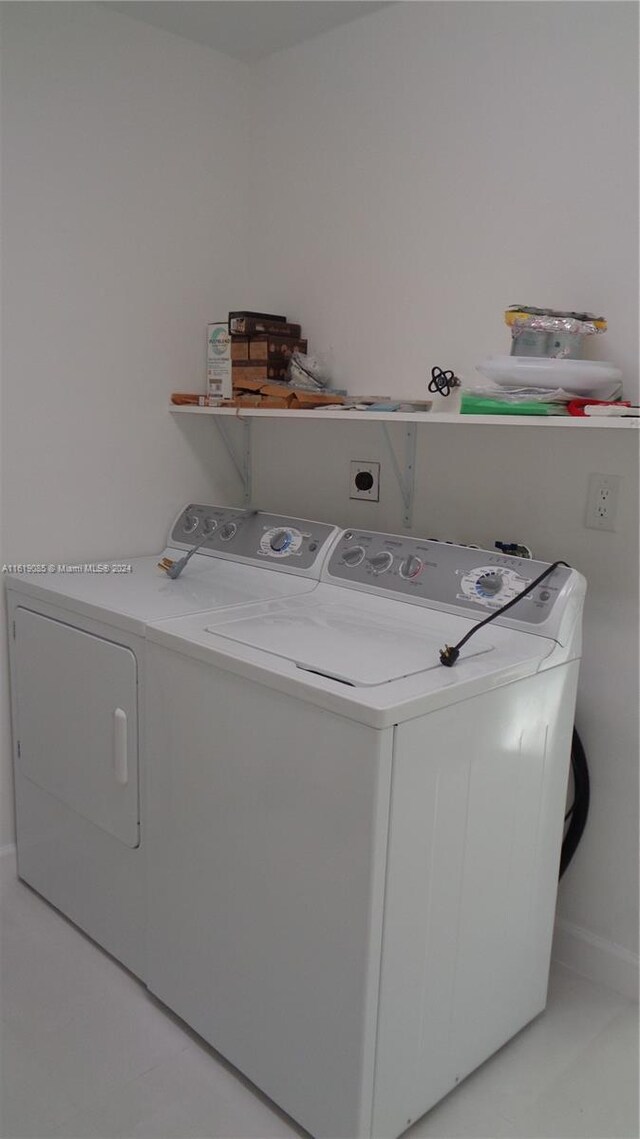 laundry area featuring washer and clothes dryer