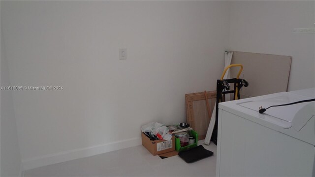 laundry room with washer / clothes dryer