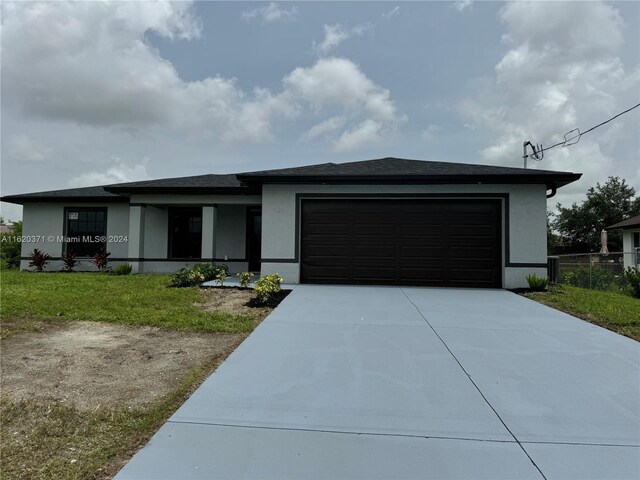 view of front facade featuring a garage and a front lawn