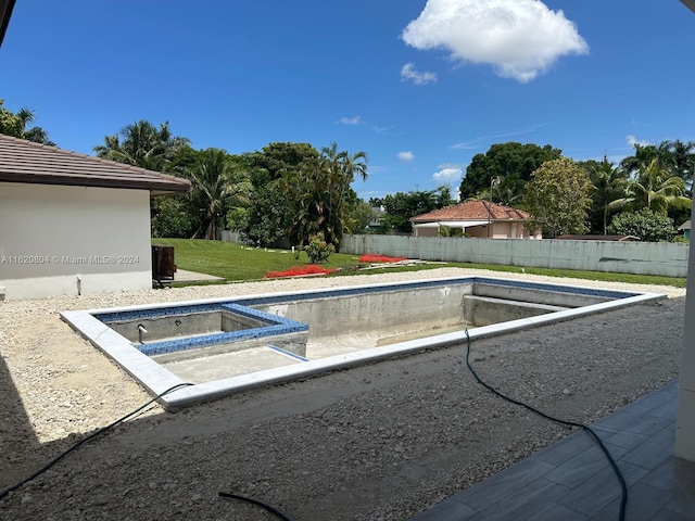 view of swimming pool