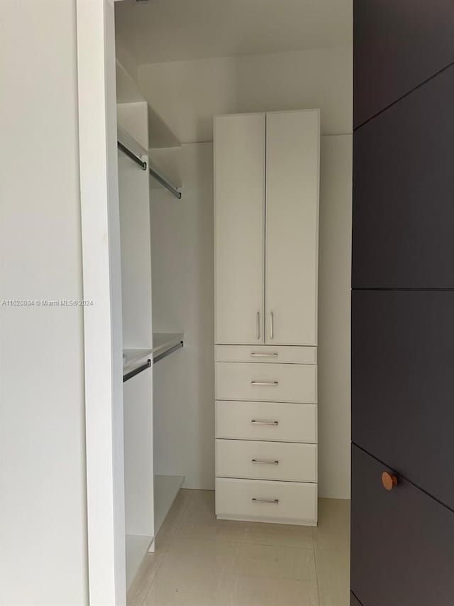 walk in closet featuring light tile patterned floors