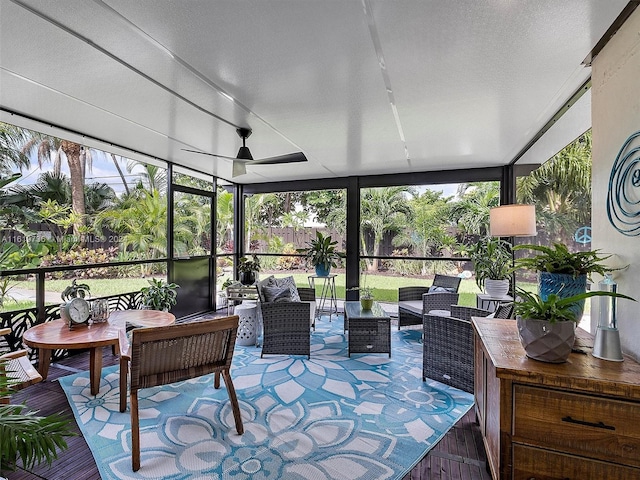 sunroom with ceiling fan