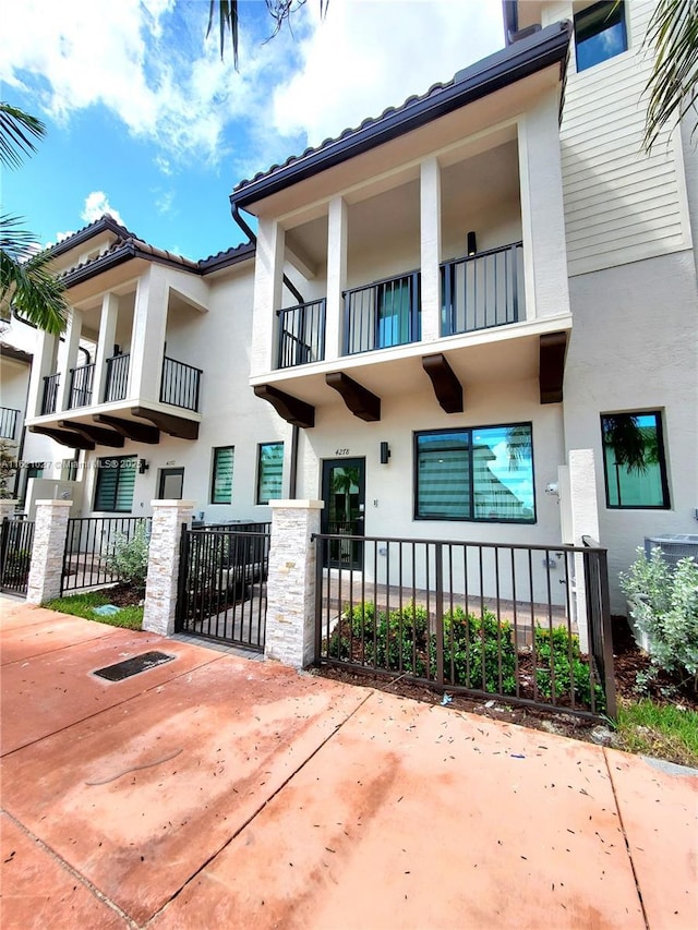 view of front facade featuring fence and stucco siding