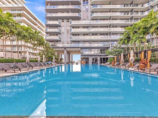 view of swimming pool