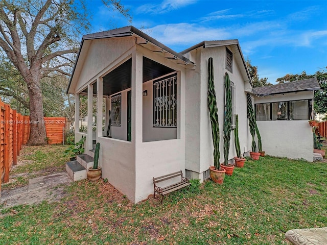 view of side of property featuring a lawn