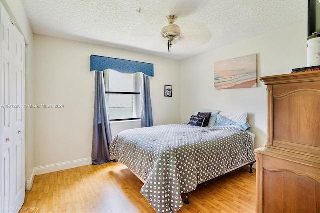 bedroom featuring light hardwood / wood-style floors, a closet, and ceiling fan