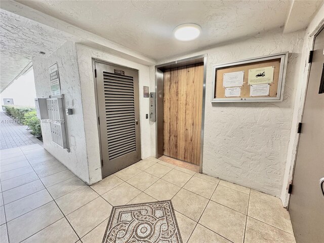 unfurnished room featuring ceiling fan