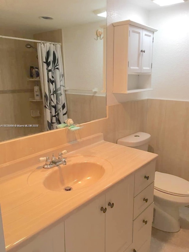 6707 N Kendall Dr Unit 115, Pinecrest, FL 33156 - bathroom featuring toilet, a shower with shower curtain, vanity, and tile walls