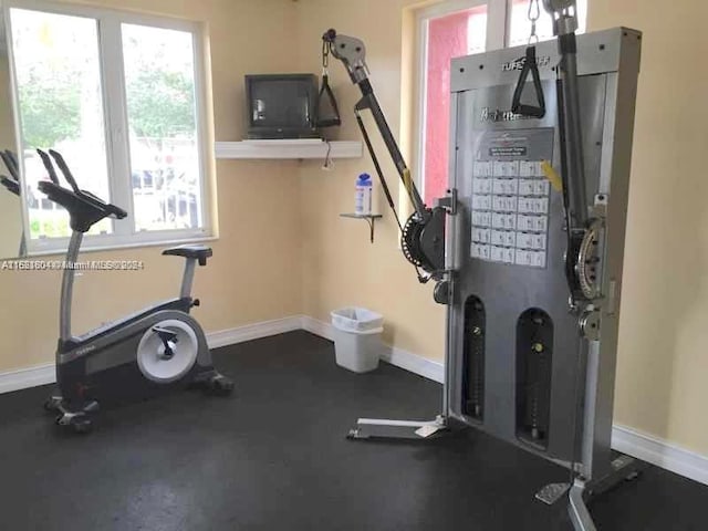 6707 N Kendall Dr Unit 115, Pinecrest, FL 33156 - workout room with baseboards