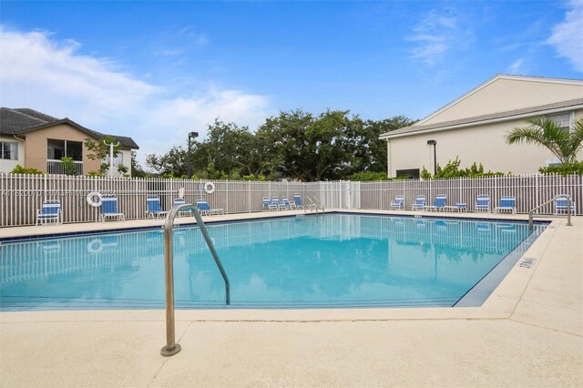 view of swimming pool