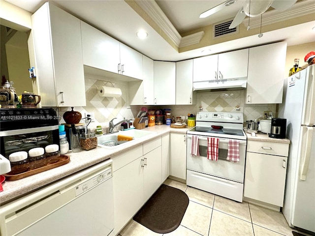 kitchen with sink, ceiling fan, backsplash, and white appliances