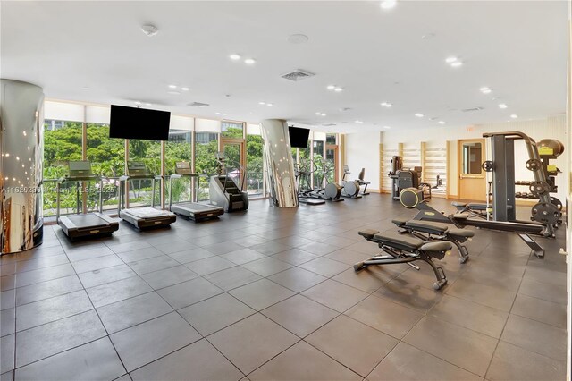 2678 Tigertail Ave Unit 515, Miami, FL 33133 - workout area with visible vents, recessed lighting, a healthy amount of sunlight, and a wall of windows