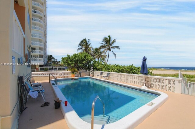 view of swimming pool